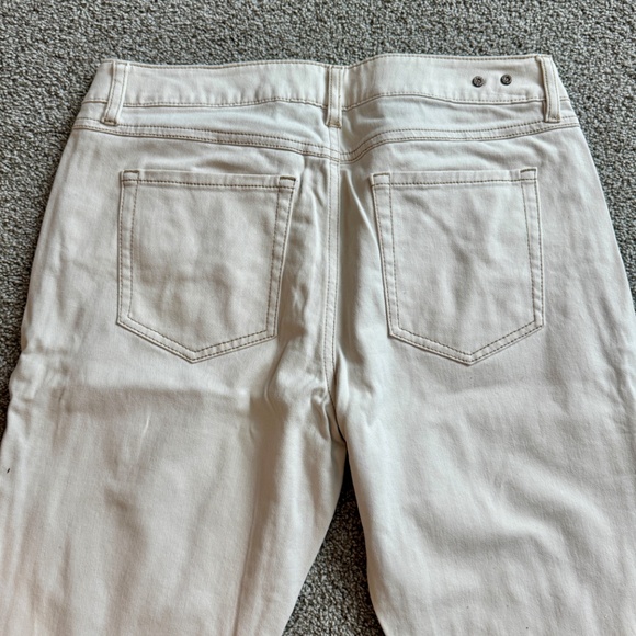 cabi Slim Boyfriend Jeans, #5089, winter white, 8, EUC, slightly distressed - Picture 5 of 7